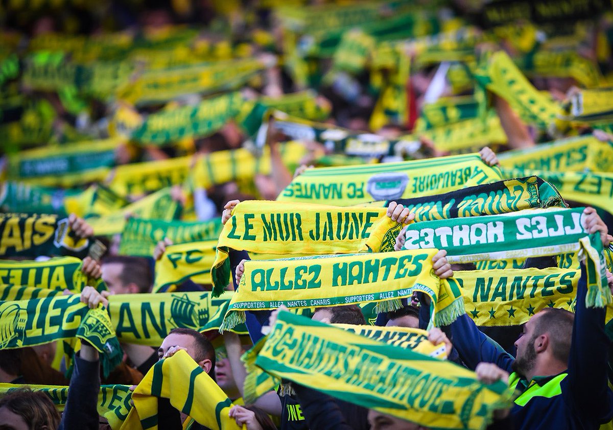 ActuL1_'s tweet photo. Quel est le plus bel hymne en Ligue 1 ? 💫😍 https://t.co/z5ZrLqZyPP