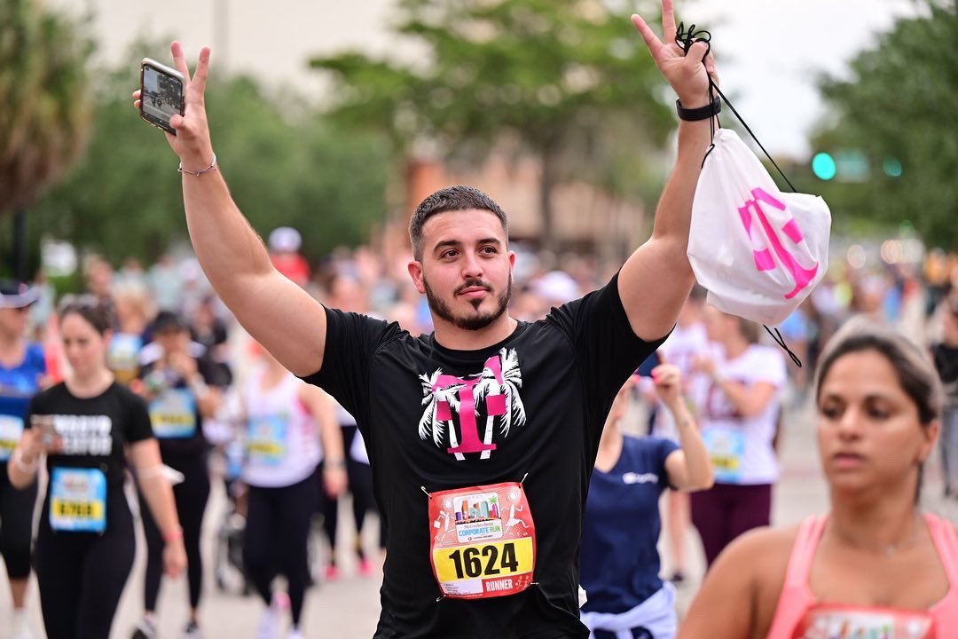 Jgomez628's tweet image. 🔟 Years with T-Mobile and these events are like hanging out with family. 
.
Couldn’t run but I’m glad I came out and participated in the #mercedesbenzcorporaterun2022 #pulledhamstring #stillgotmystepsinthough