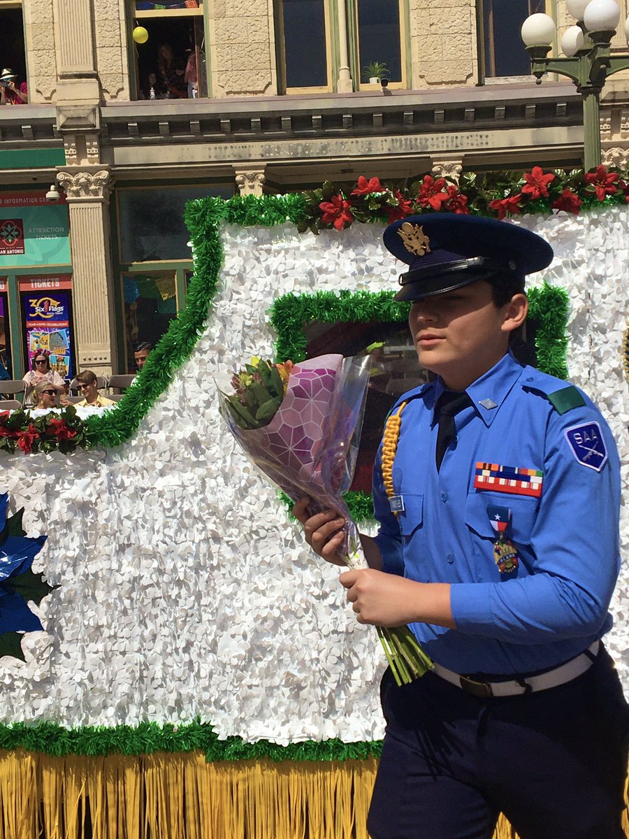 marissatejeda's tweet photo. Best Battle of Flowers Parade! 
Alamo Honor Guard and @BetoORourke #fiesta #sanantonio #texas #Spurs #BetoForGovernor #vote #alamo https://t.co/aq1dR3RcHO