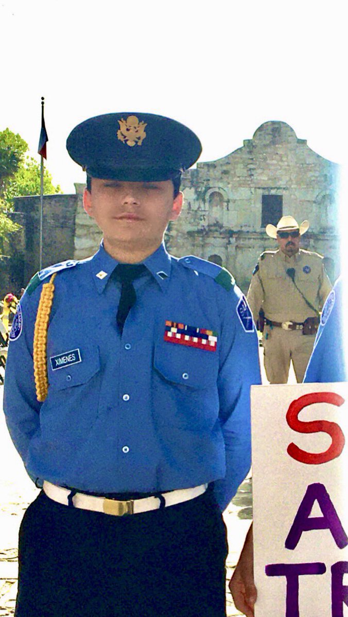 marissatejeda's tweet photo. Best Battle of Flowers Parade! 
Alamo Honor Guard and @BetoORourke #fiesta #sanantonio #texas #Spurs #BetoForGovernor #vote #alamo https://t.co/aq1dR3RcHO