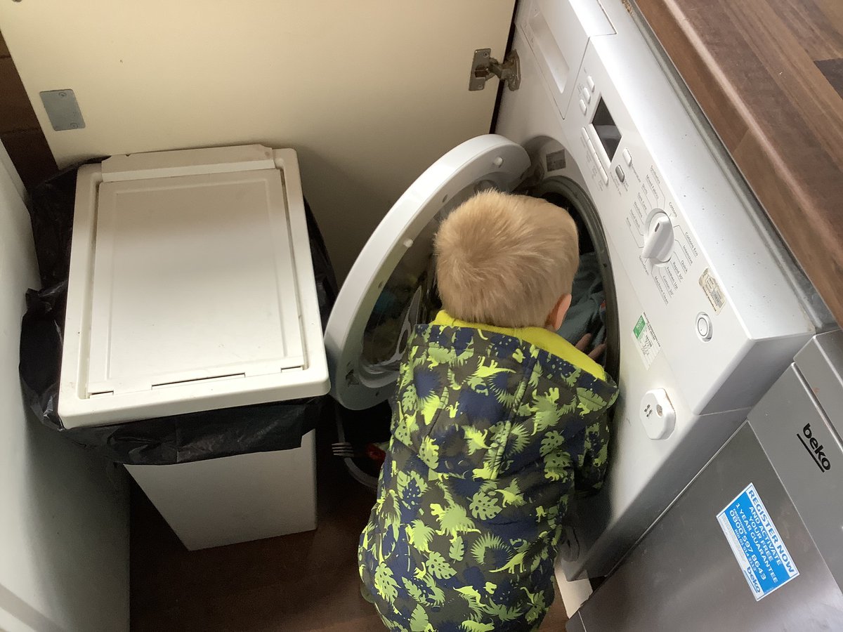 Being responsible and looking after our learning environment today; washing the blankets, trimming the hedges and recycling our crisp packets.<a href="/MadleyPrimarySc/">Madley Primary Schoo</a> <a href="/NeilHawkes/">Neil ‘The Godfather’ Hawkes</a>