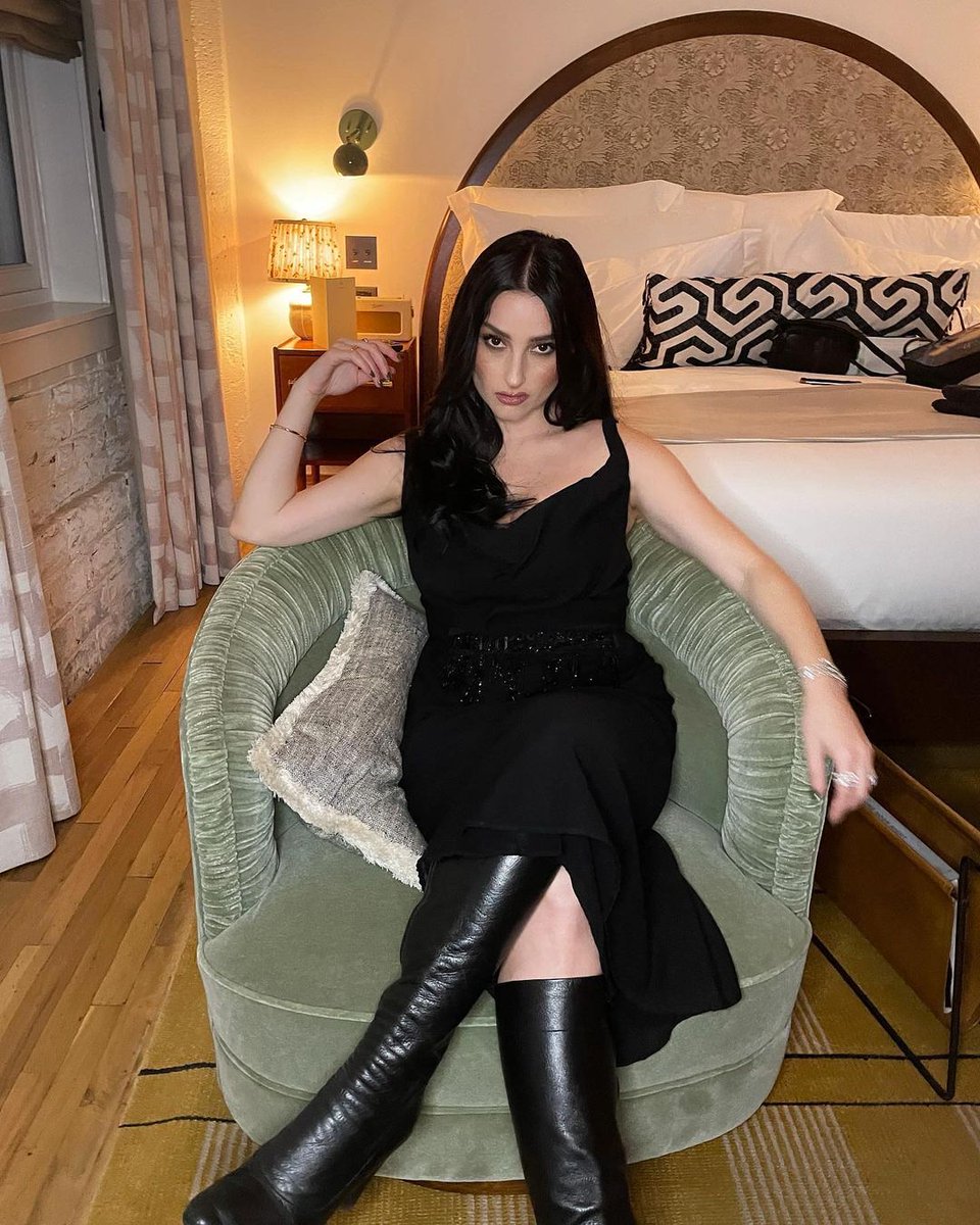 BANKS tweet media