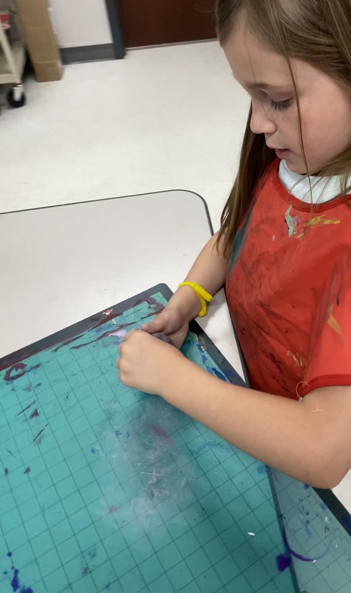 OSEArt_'s tweet photo. Clay day in kinder! #osestars https://t.co/a2bWIEFRUu