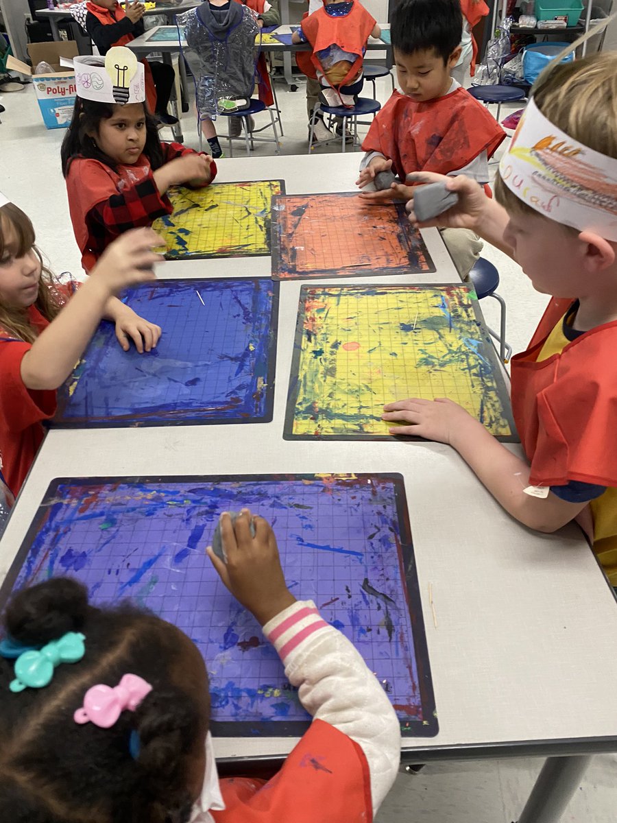OSEArt_'s tweet photo. Clay day in kinder! #osestars https://t.co/a2bWIEFRUu