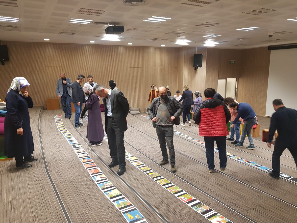 insanmektebi's tweet photo. Geliştiren yaklaşımla yürütülen #ÖğretmenMektebi'nde bugün Bilişim Teknolojileri branşından 20 öğretmenimizle dinamik bir atölye çalışmasını geride bıraktık.

"Micro:Bit ile Programlama" eğitimine katılan eğitmen ve öğretmenlerimize teşekkür ederiz.
@SeyitAliBuyuk
#KonyaMEM https://t.co/AkNEiGRySV