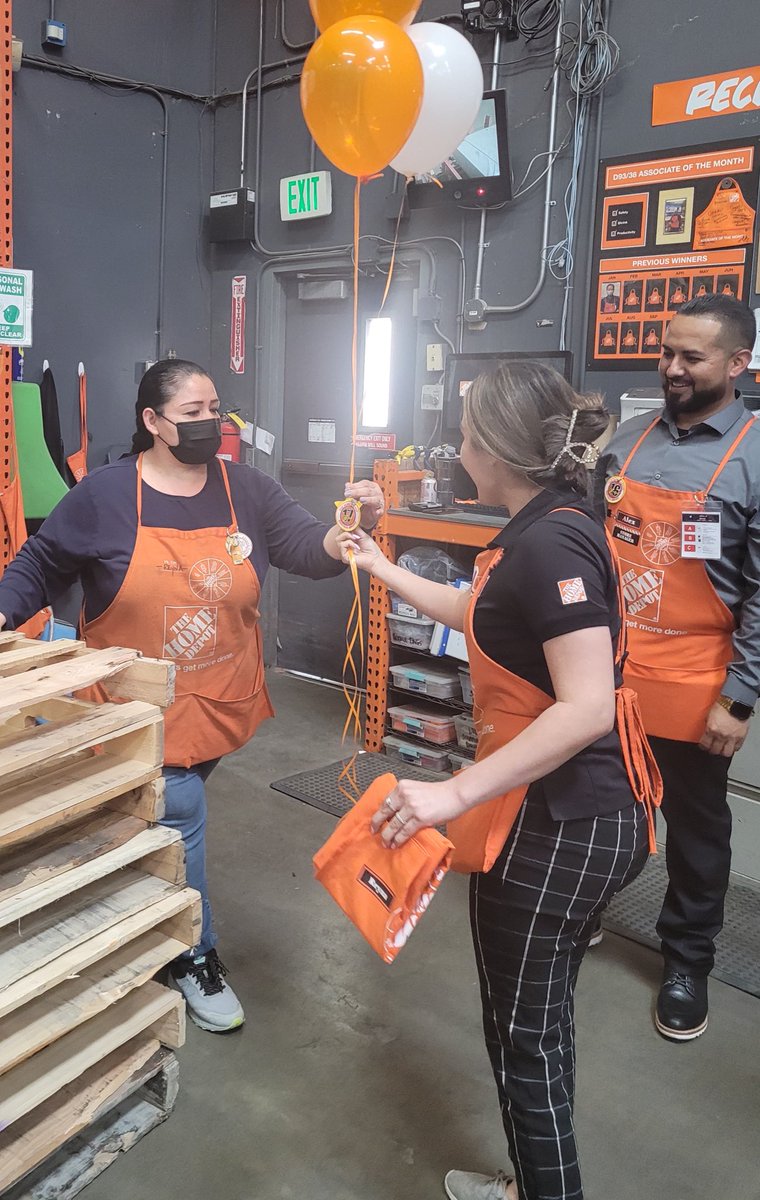 Daisy Robinson (@thd_daisy) on Twitter photo Happy Anniversary to Reyna in Receiving!! Orange-blooded for 17 years!! 🧡🧡🧡 #teamhawthorne <a href="/Crystal_Thd_/">Crystal 🦋</a> <a href="/Alex_Fuentes85/">Alex Fuentes</a> <a href="/tonygon73275616/">tony gonzalez</a> <a href="/marcela_thd/">Marcela Sánchez</a> Happy Anniversary to Reyna in Receiving!! Orange-blooded for 17 years!! 🧡🧡🧡 #teamhawthorne <a href="/Crystal_Thd_/">Crystal 🦋</a> <a href="/Alex_Fuentes85/">Alex Fuentes</a> <a href="/tonygon73275616/">tony gonzalez</a> <a href="/marcela_thd/">Marcela Sánchez</a>