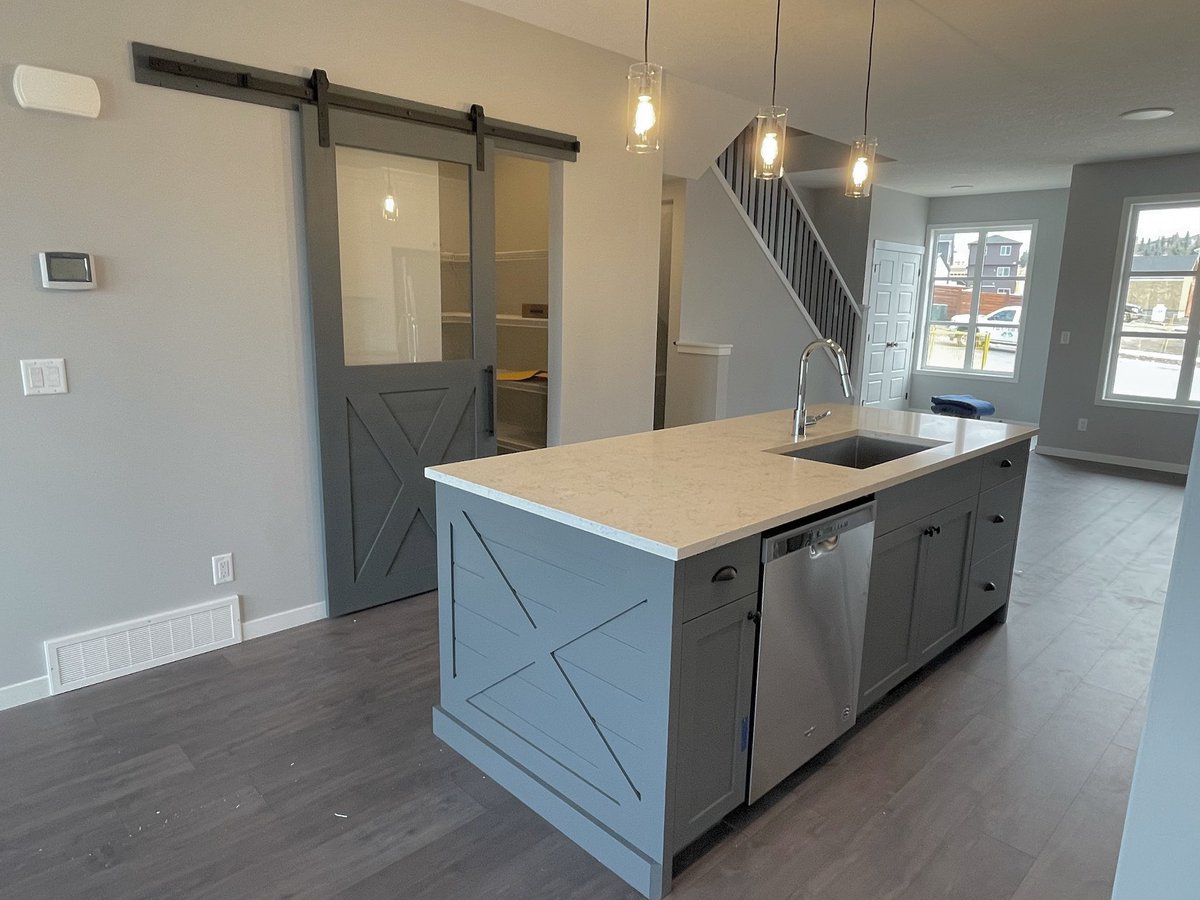 Pantry Door Goals And New Home Vibes! 

#barndoor #barndoor #kitchen #woodwork #modernrustic #hgtv #bespoke #custom #yyc #yeg #home #designer #design #create #build <a href="/MorrisonHomes/">Morrison Homes</a>