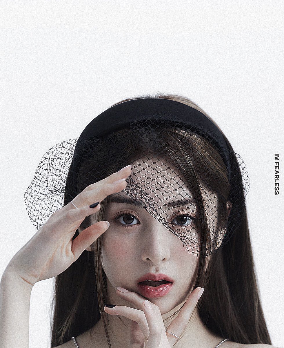 jaeyuvn's tweet photo. LE SSERAFIM ⋆ 6/6
Become all great with longing, she waits brusquely and hold her breath— crave for more, rockstar! Descending slowly rests upon the universe, she convene it. Forging self from the smooth contures of poised metaphores and similies.
ᅠ
✷ | https://t.co/qDUnNtBviY https://t.co/8O3Y7lli1A