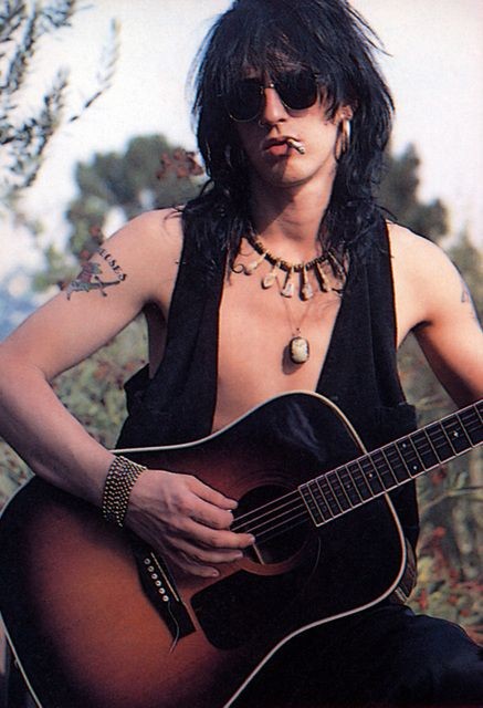 IT\S IZZY\S BIRTHDAY
HAPPY BIRTHDAY IZZY STRADLIN (aka the best member gnr ever had ) 