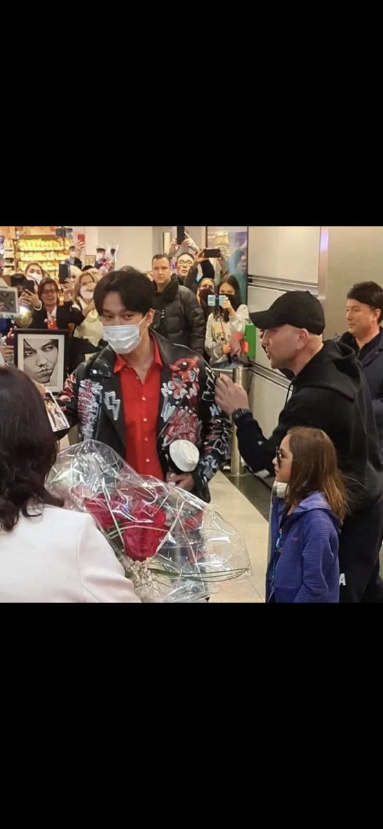 dimashdivulgabr's tweet photo. @dimash_official Que recepção maravilhosa @dimash_official vc merece todo esse carinho, o mundo te ama América Latina presente, vc muito atencioso gentil com seus dears e encantador, boa sorte em seu Concerto amanhã em Düsseldorf. Brazil te ama https://t.co/O9U5IeMEUJ