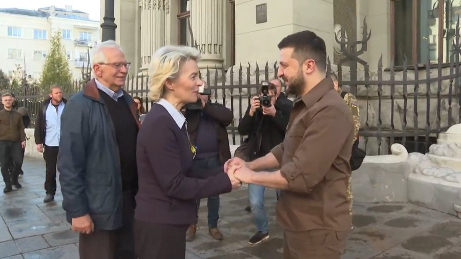 Remember Boris was desperate to go but security would not let him (allegedly)
Now if this keeps being shared it may upset him a little - and that would be tragic 🤣🤣 #JohnsonOut74 #ToriesOut