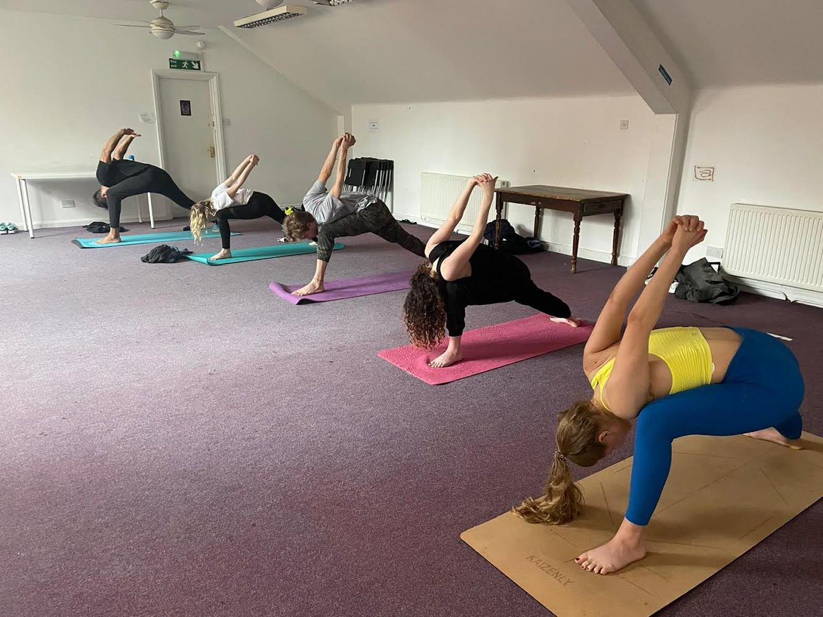 Early class with <a href="/Asha_Reid/">Asha Reid</a> at @WildcardTheatre 🧘🏼‍♀️ of course I’m the one in yellow 😜 💛