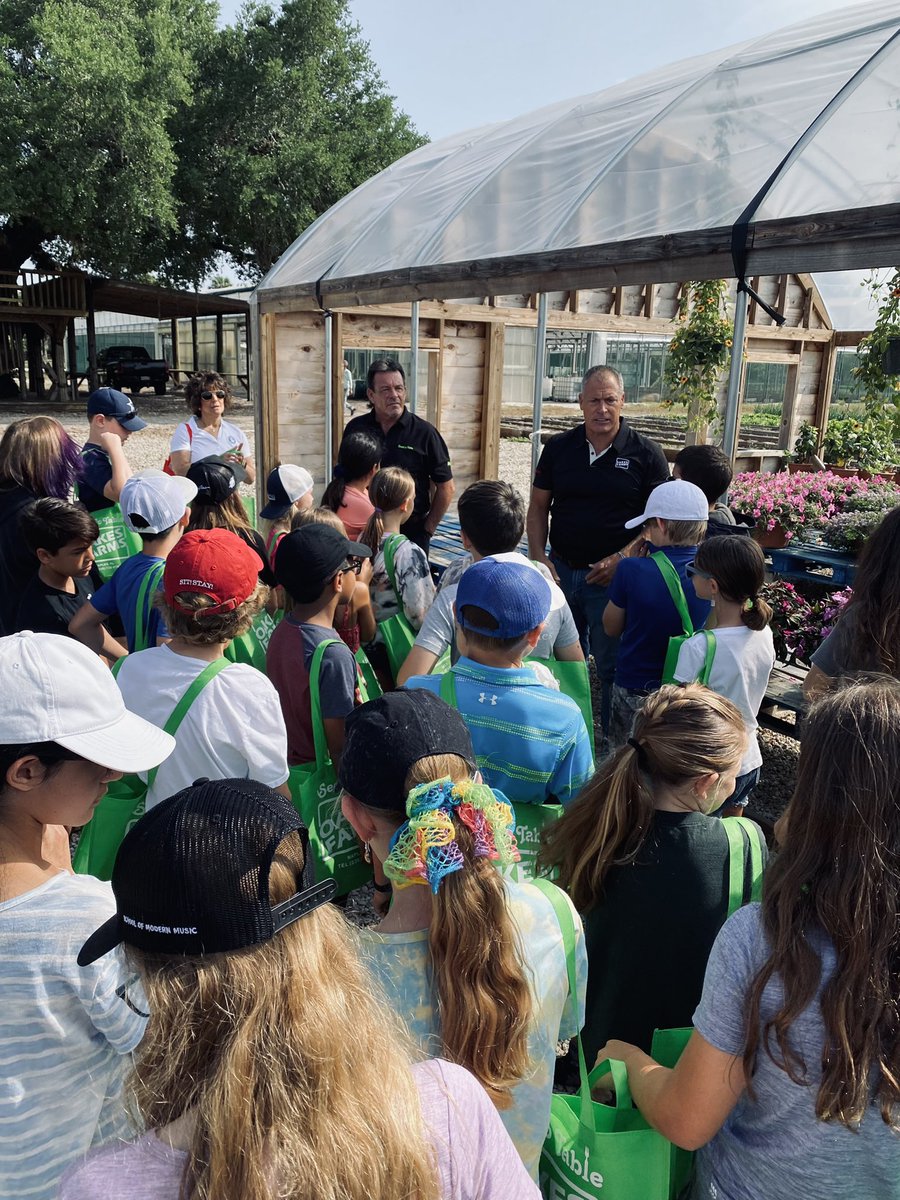 It was a wonderful day at #OakesFarm learning about how 🪴and 🐟 grow and nourish our bodies🥦 🥬 🍤! Thank you for a wonderful field trip!  #freshisbest @Seed2Table @pmepelicans @collierschools