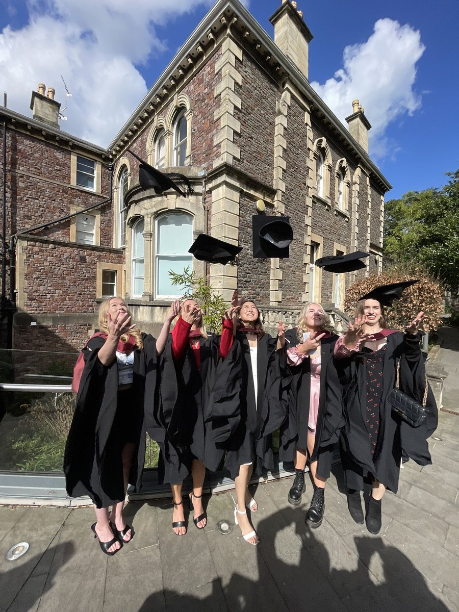 CrossleyIDGuide's tweet image. It was Sams Covid-delayed graduation at University of Bristol - the only place she wanted to go. Despite lots of adversity, she never wasted a second, did so much, and got a First In International Business.  Being a proud Dad does in no way do justice to how I feel.