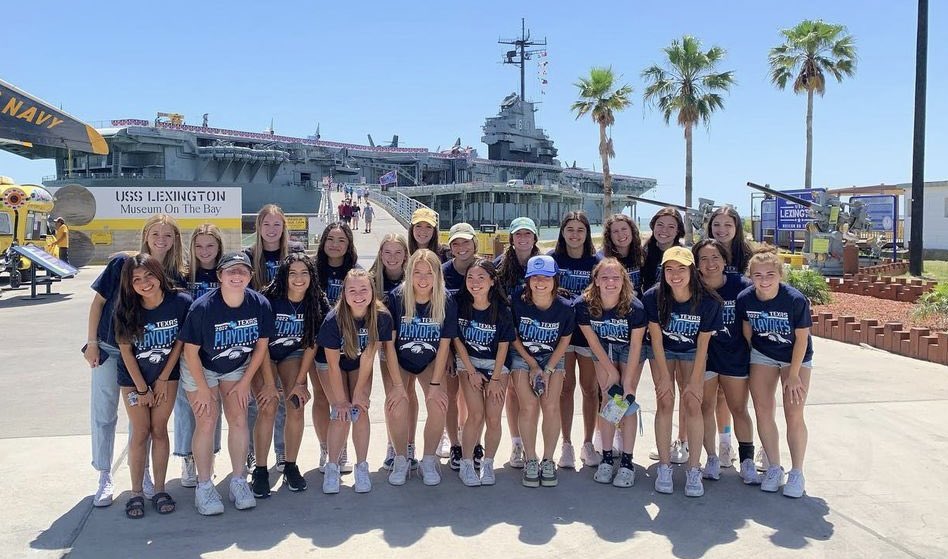 myaserda_'s tweet photo. Team pregame at the Texas State Aquarium? Definitely. #ChargerNation #Round4 https://t.co/VcPrZvBbSA