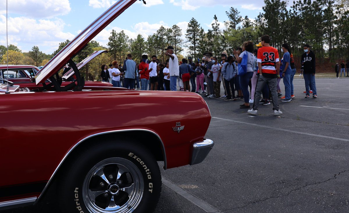 Ladies of the View &amp; SGA working together to bring a car show to the campus for our EC students. @SVHS28348 <a href="/southviewSGA/">ⓈⓋⒽⓈ ⓈⒼⒶ</a>