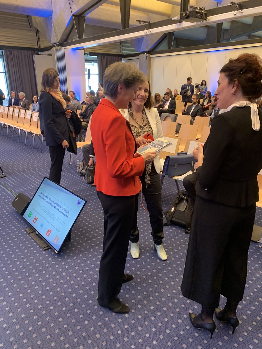 A new reader! 
… for #unabambinasenzatesta!
By <a href="/ChadhaAnt/">antonella santuccione chadha</a>, <a href="/MaTeFerretti/">Maria Teresa Ferretti</a>  and <a href="/MayaUcc/">Maya Uccheddu - Lady Myasthenia / LadyM</a> powered by #WomensBrainProject 
Antonella hands over a copy to <a href="/s_sommaruga/">Simonetta Sommaruga</a> head of <a href="/UVEK/">UVEK - DETEC - DATEC</a> at today’s <a href="/supsi_ch/">SUPSI</a>‘s „Forum Innovazione #Svizzera #italiana“ in #Lugano #Ticino 
#BrainHealth #SDGs