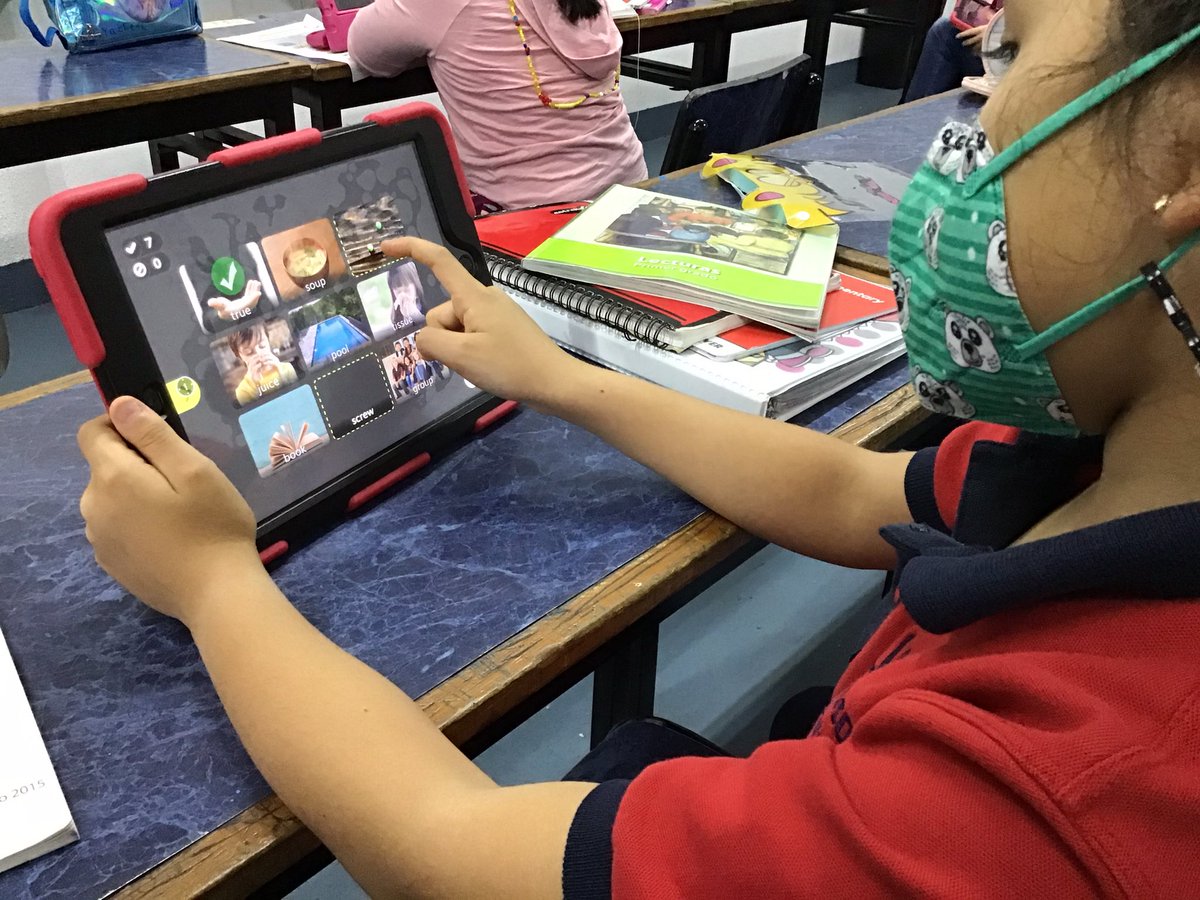 CSACoaMissMafer's tweet photo. In CSA Coatzacoalcos first grade 🎓✏️ students work and learn using their tablets matching pictures with phonics words before enjoy holidays 🏖🛳🛫🚢
Challenge booster 🚀👩‍🚀
@ColegioSnAngel_ @AppleEDU 
#Knotion #ADSinProcess #CSACoatzacoalcos https://t.co/npM1RPkPC9