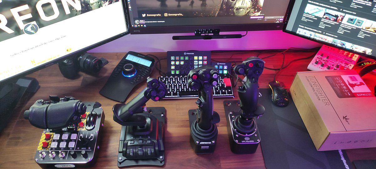 Gonzografia's tweet image. Oh boy! A big review is comming with 
@vkbsim Gunfighter Ultimate &amp;amp; Gladiator NXT EVO and @VIRPILControls VPC Constellation Alpha + VPC WarBRD and MoongoodT-50
Watch It on Twitch ando full video on YouTube 🤘 #Soon 

#NOadv #SpaceSim #StarCitizen