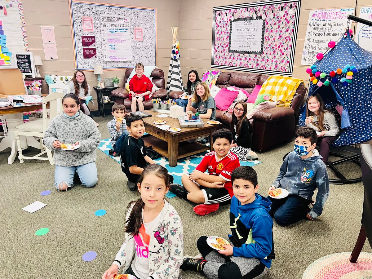 Awesome! These BULL PRIDE winners at Bridgeport Intermediate School earned a pizza party for exhibiting kindness and empathy in school. We love seeing these types of behaviors rewarded!