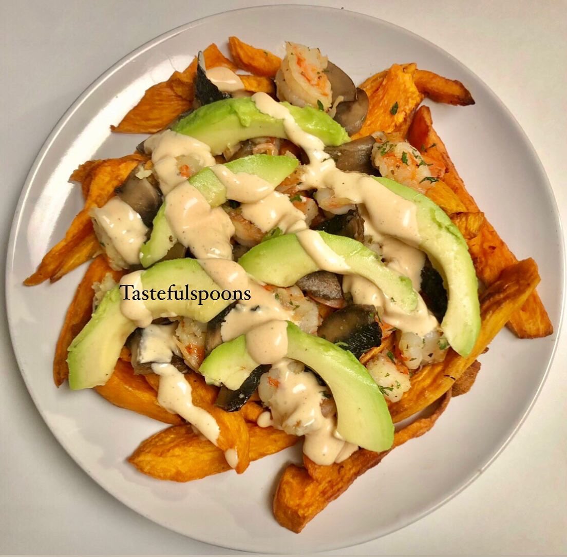 TastefulSpoons's tweet photo. Sautéed Shrimps 🍤over Sweet potatoes fritters🍠 topped with avocado 🥑 &amp; sautéed mushrooms 🍄, drizzled with spicy creamy sauce for an ideal lunch🤤 

#shrimpsweetpotatofritters 
#shimprecipe #ideallunch 
#lunchmadegood 
#sweetpotatoefritters 
#mushrooms #avocadolover https://t.co/XPbUZWatn4