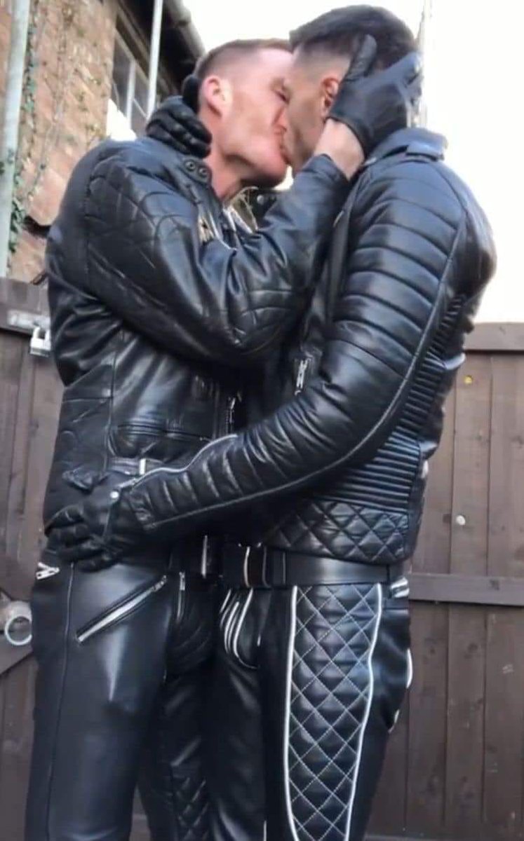 FrankKolt's tweet photo. hot kiss in #leather https://t.co/7N6JH931ID