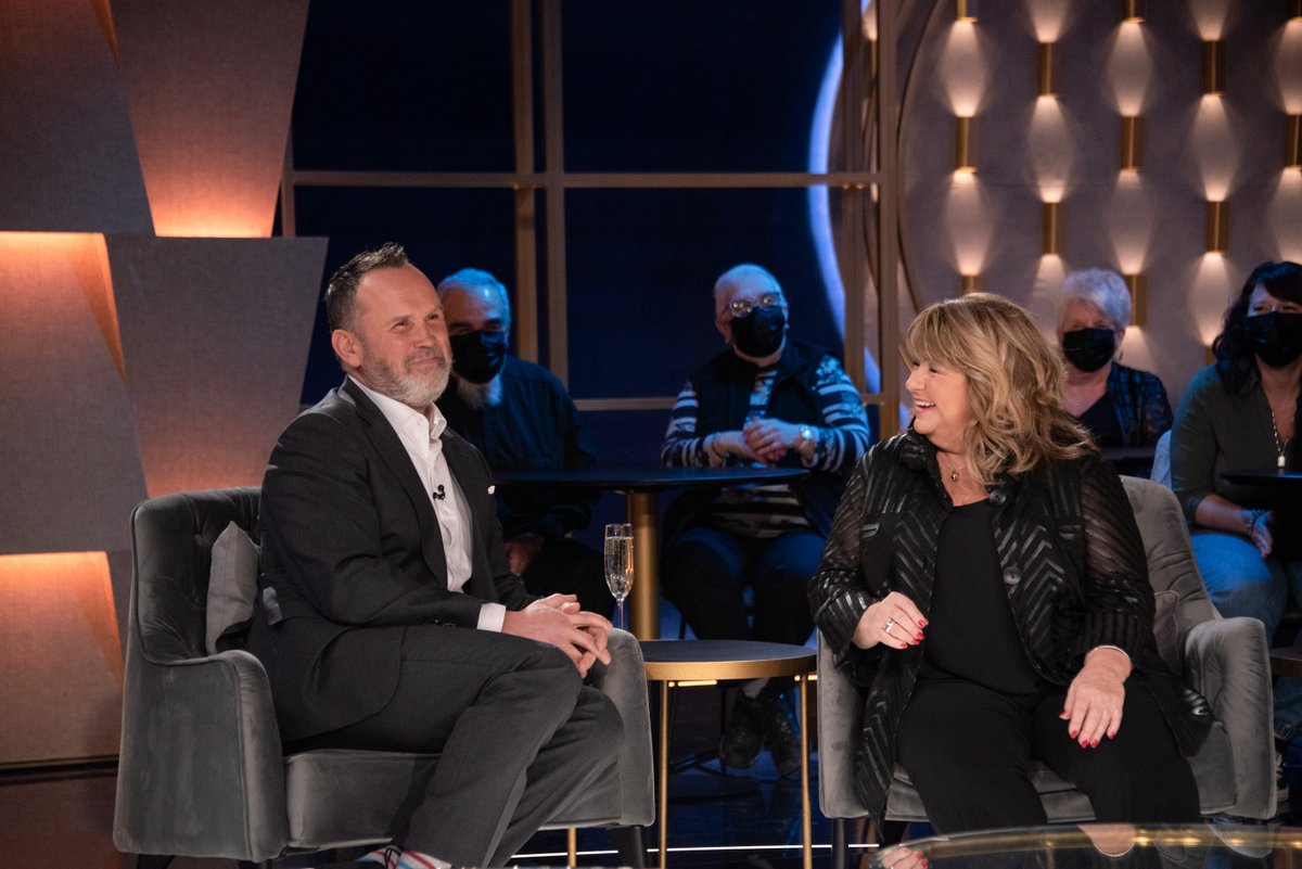 cfblsTVA's tweet photo. On vous souhaite de trouver quelqu'un qui vous regarde comme @LiseDion regarde @DaveMorissette! 😍 #CFBLS https://t.co/JNvcqaTabx