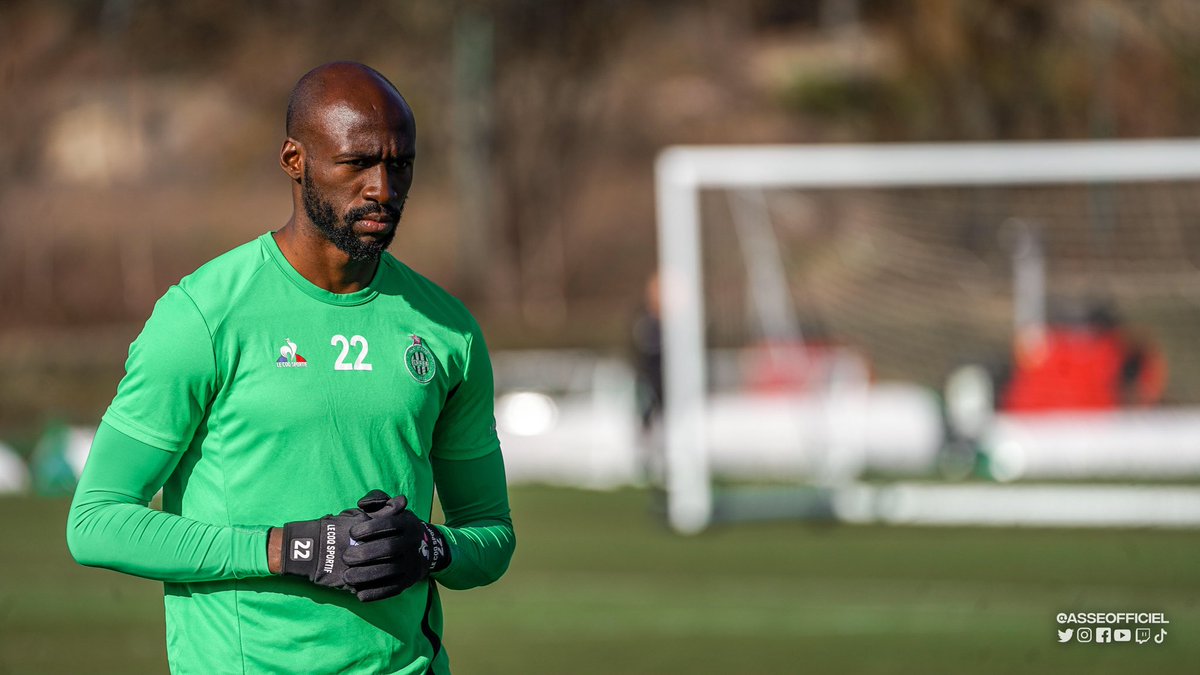 PeupleVertFr's tweet photo. Eliaquim #Mangala. 6 cartons jaunes en 8 matchs. Notre défenseur central sera suspendu (pour la 2nde fois) lors de #FCGBASSE le 20 avril. #ASSE #ASSEFCL https://t.co/dxSF99tH7j