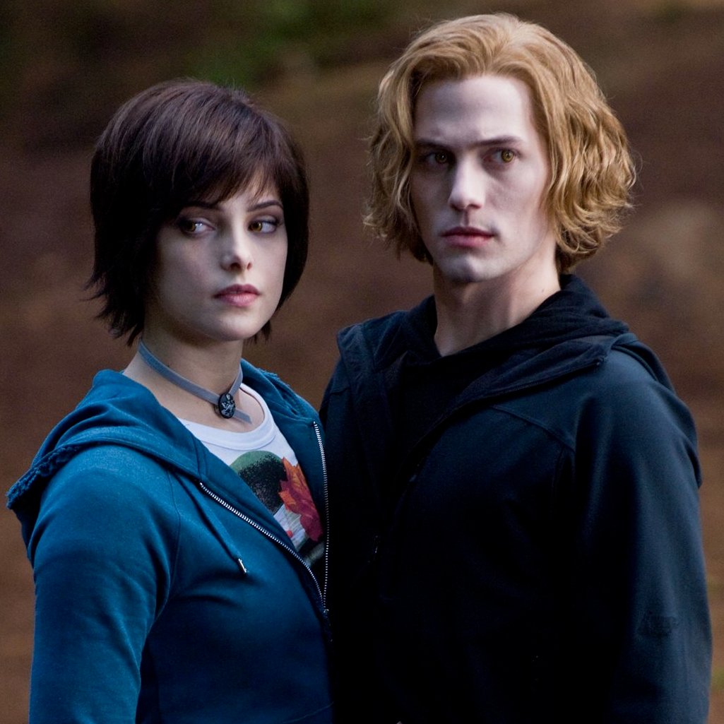 sboficial's tweet photo. Ashley Greene revelou que tinha uma queda por Jackson Rathbone na época de Crepúsculo:

“Nunca falei talvez por medo esmagador da rejeição. Na época eu ainda não tinha desenvolvido habilidades para criar química na tela e saber separar isso.” https://t.co/msHG805kwU