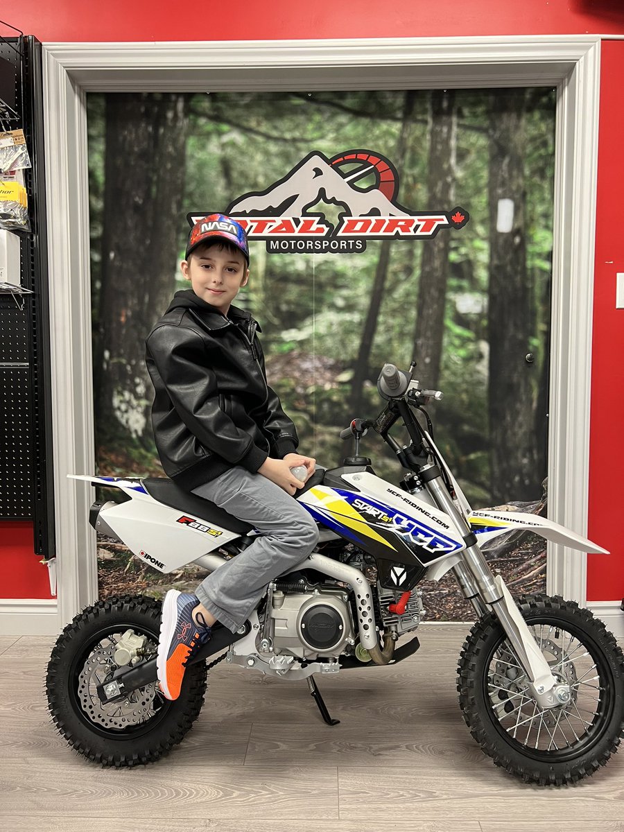 britttxo03's tweet photo. Early birthday present for my oldest 🥺❤️ #dirtbike #firstbike #happybirthday #myfirstbaby #totaldirtmotorsports https://t.co/lTeEHKzLD9