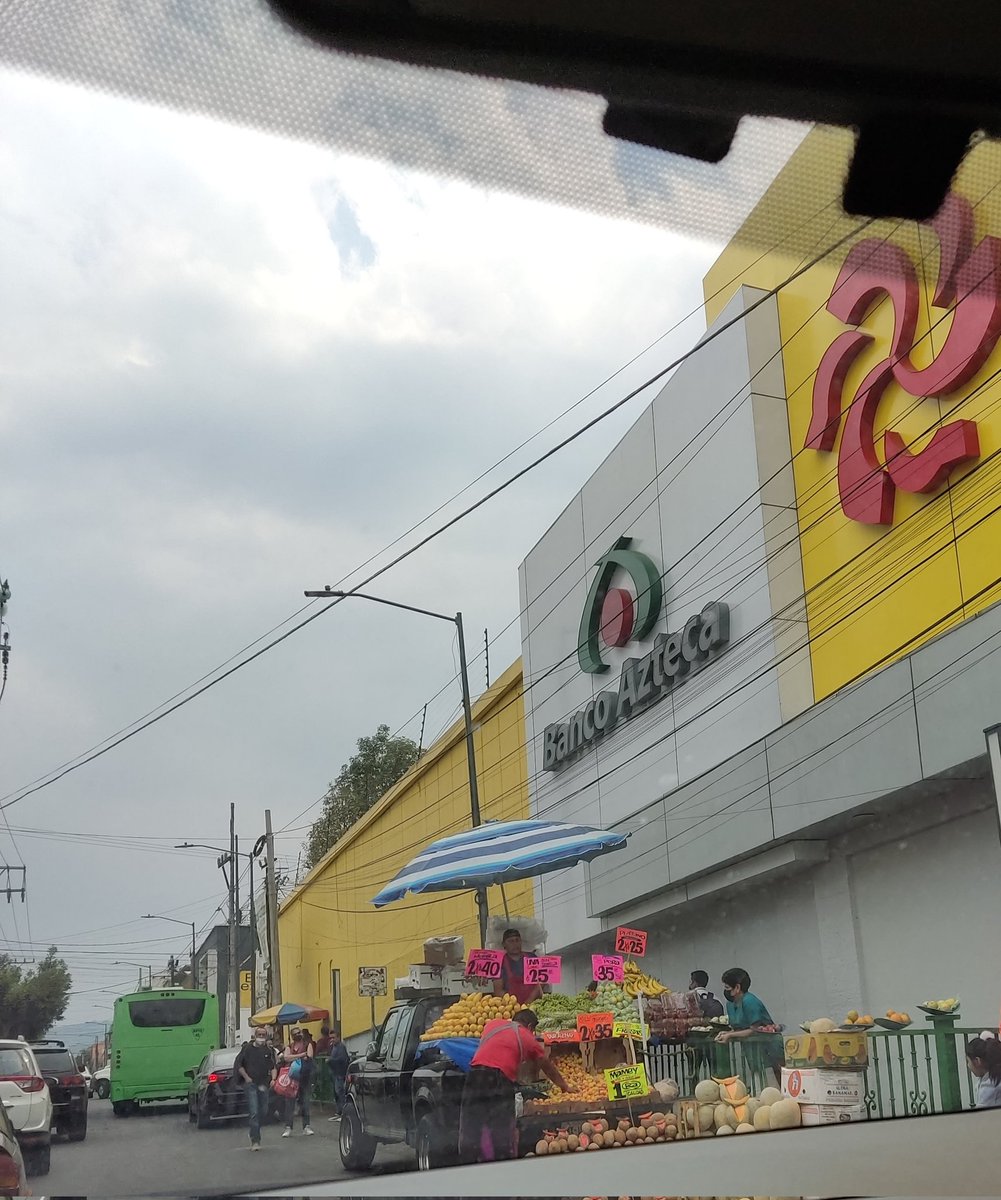 MERANCAR's tweet photo. Y sigue ahí mismo; urge que se haga algo al respecto, no es posible que en un tramo tan corto sea casi media hora (Periférico a Insurgentes y Corregidora). @UCS_GCDMX @TlalpanVecinos @OVIALCDMX @alfagonzalezm @TlalpanAl https://t.co/q39jAF7neW