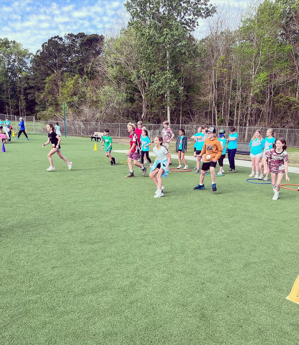 mrsG_learns's tweet photo. ☀️BEST FIELD DAY EVER☀️
Today we had the most fun as a class working through each station and cheering each other on!!!! These smiles say it all 😀 #fieldday #5cforever @chpinckneyelem https://t.co/zeUWc8YrlW