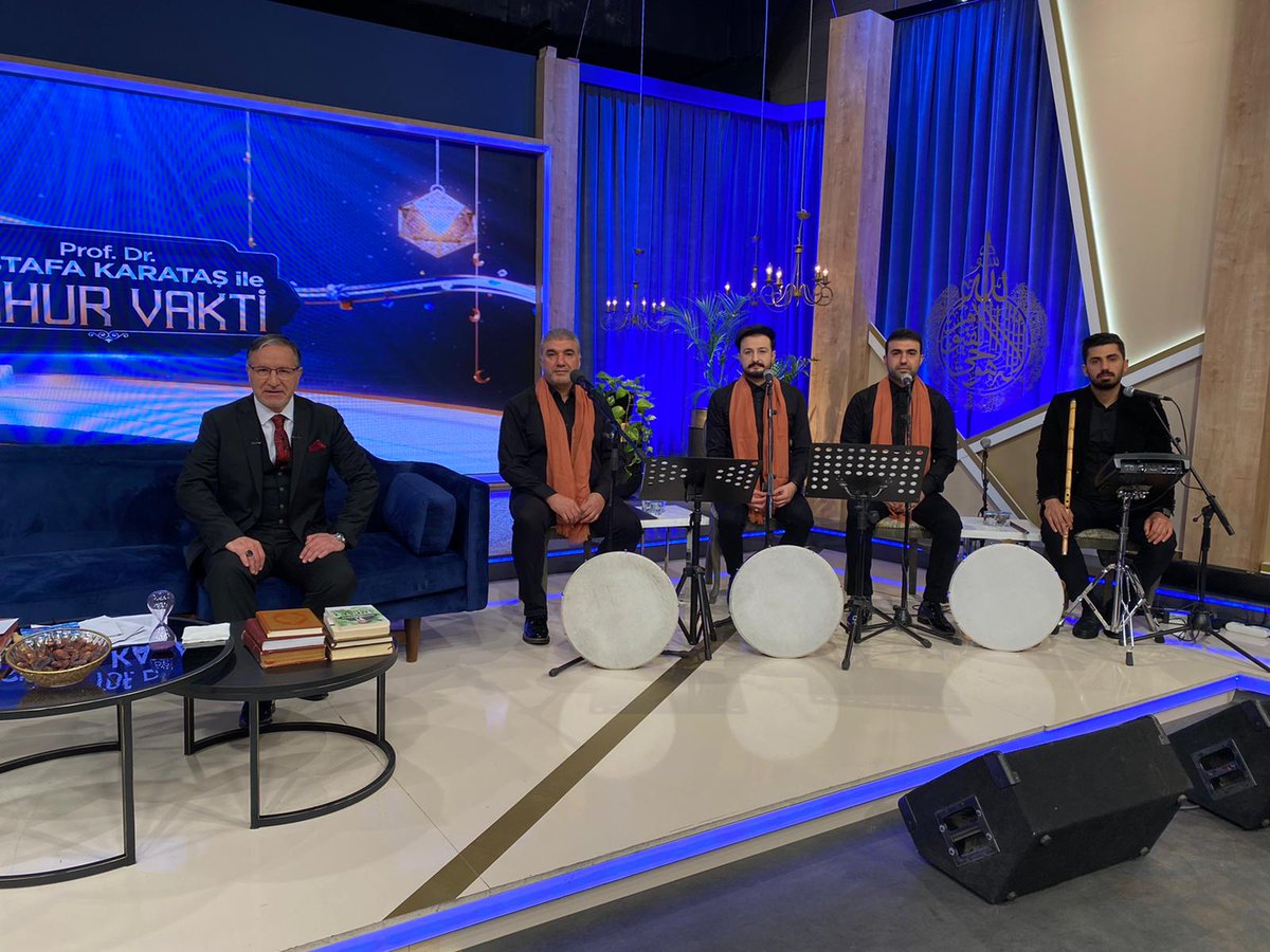 muhabbet_kapisi's tweet photo. Sahur Vakti programımız ile az sonra @kanal7 ekranlarındayız. Önemli konular, sizlerden gelen sorular ve @grupdergah sesinden birbirinden güzel ilahiler ile her gece canlı yayından sahur sofralarınıza misafir oluyoruz. https://t.co/cyhSL3YHuG