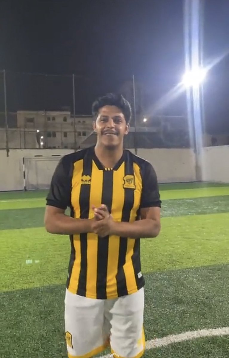 3zoozvic's tweet photo. ياساتر عرفتوه 😂 https://t.co/bogXtbQ5oL