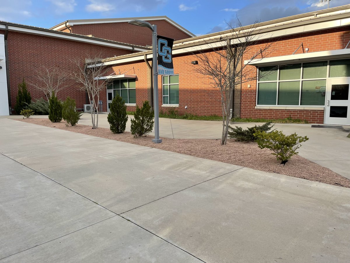 OGHSRoundabout's tweet photo. The OGHS courtyard looks AMAZING! Super proud of the hard work of Holly Sink and Sarah Bridges and all their Ag Science students who worked hard to beautify our campus. https://t.co/YCNLjLJo9C