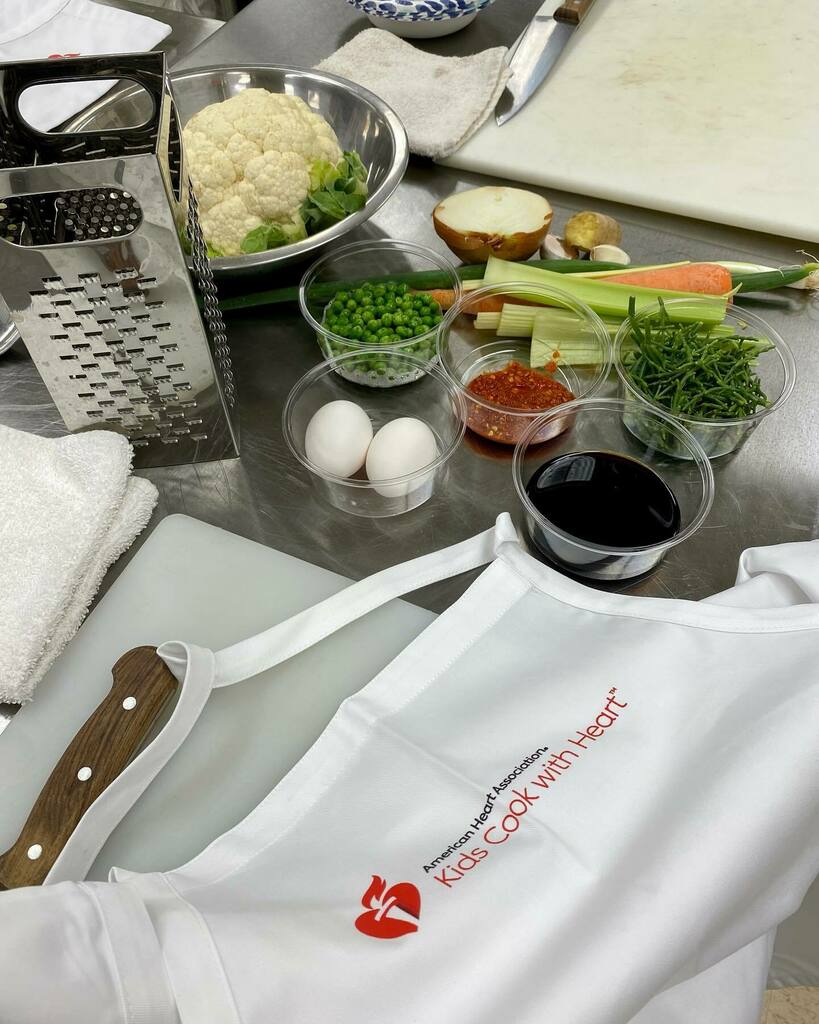 mauimace's tweet photo. Andβ¦β¦ we are back after a 2 year Covid break with #Kidscookwithheart #heathy #cooking Today the students @lahainalunahighschool made fresh cauliflower fried rice loaded with fresh vegetables #noaddedsalt #oneheart @hearthawaii https://t.co/9gTmPXYFLb