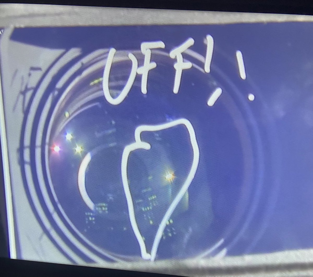 niconavarro1993's tweet image. El mensaje que escribió Cristian Garin en la cámara fue lo que sintieron varios en sus casas al ver los games finales ante Taylor Fritz. Sufrimos…