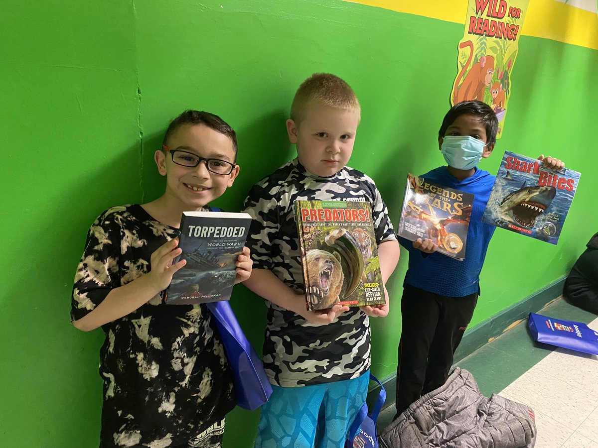 MissSager_'s tweet photo. 2O had a blast at the book fair!! Thank you pta @PtaPolk @polk_street https://t.co/iey22W62D4