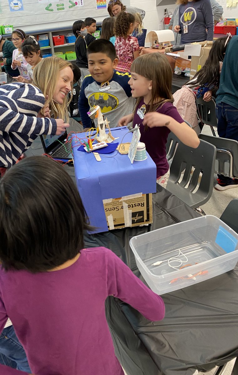 MrsFahimIFT's tweet photo. These 2nd graders worked so hard on their projects this week and were so proud to share their work with others at our interactive museum! Loved getting to be a part of it @MissRasmussenVA 😊 https://t.co/auZQoDyzlC