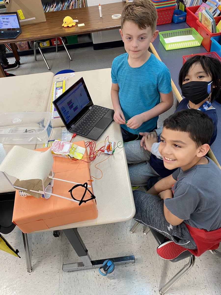MrsFahimIFT's tweet photo. These 2nd graders worked so hard on their projects this week and were so proud to share their work with others at our interactive museum! Loved getting to be a part of it @MissRasmussenVA 😊 https://t.co/auZQoDyzlC