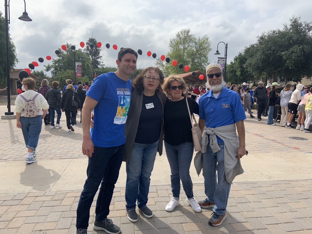 Bohras_USA's tweet photo. Thank you to the staff of @AsmJesseGabriel for organizing a Day of Service at which @ProjectRiseDB volunteers from the #LA @Dawoodi_Bohras joined @itisoverdue &amp; 40 other local service organizations to clear trash alongside the Los Angeles River. https://t.co/FvWHVnFICC
