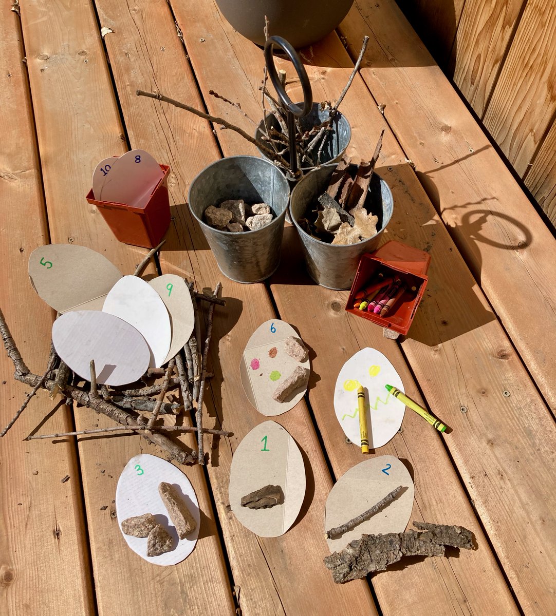 Egg-shaped cards, sticks and stones are all you need to get kids exploring the #naturalenvironment,
engaged in #handsonlearning and developing their #maths skills.
helpingmychildgrow.com
bit.ly/35ZHNig
#sensoryplay #creativity #earlyyears #cognitiveskill #KS1maths #egg