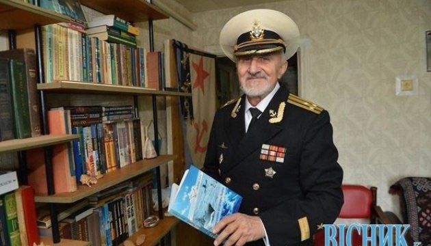 avalaina's tweet photo. 78-year-old writer Yevhen Bal died near Mariupol after being tortured by Russians.
They found the photo with Ukrainian soldiers in his house and were beating him for three days. 
Source: Pavlo Kushch, a representative of the National Union of Writers of Ukraine
#RussianWarCrimes https://t.co/yfzi0CDyJF