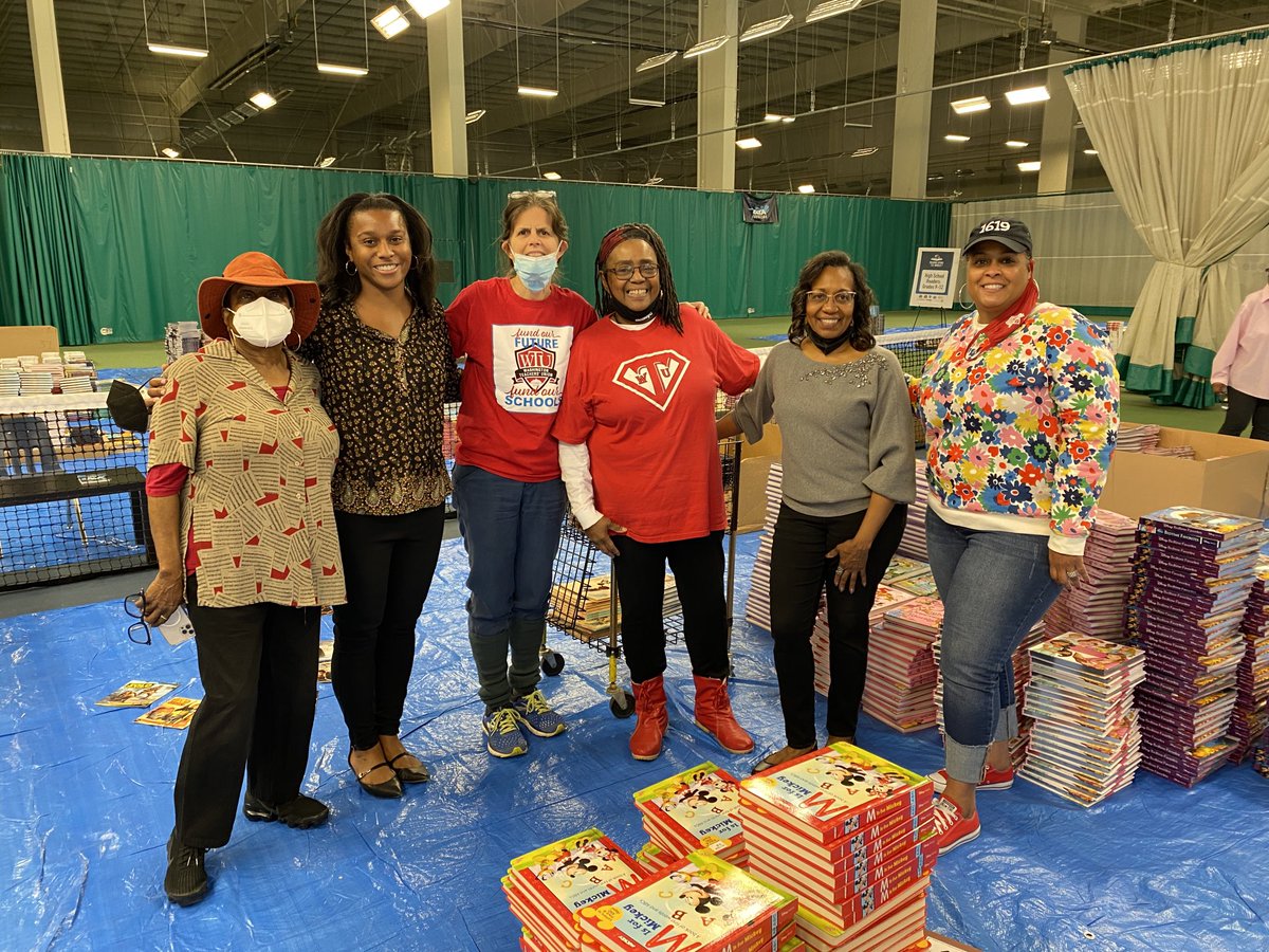 WTUTeacher's tweet photo. .⁦@WTUTeacher⁩ with ⁦@creidsboe⁩ preparing for the book palooza ⁦@WTEF_DC⁩ April 9, giving away 40,000 books from ⁦@FirstBook⁩ @AFTunion⁩ ⁦⁦@deliangoncalves⁩ ⁦@DCAEYC⁩ https://t.co/quK3zSVnqM