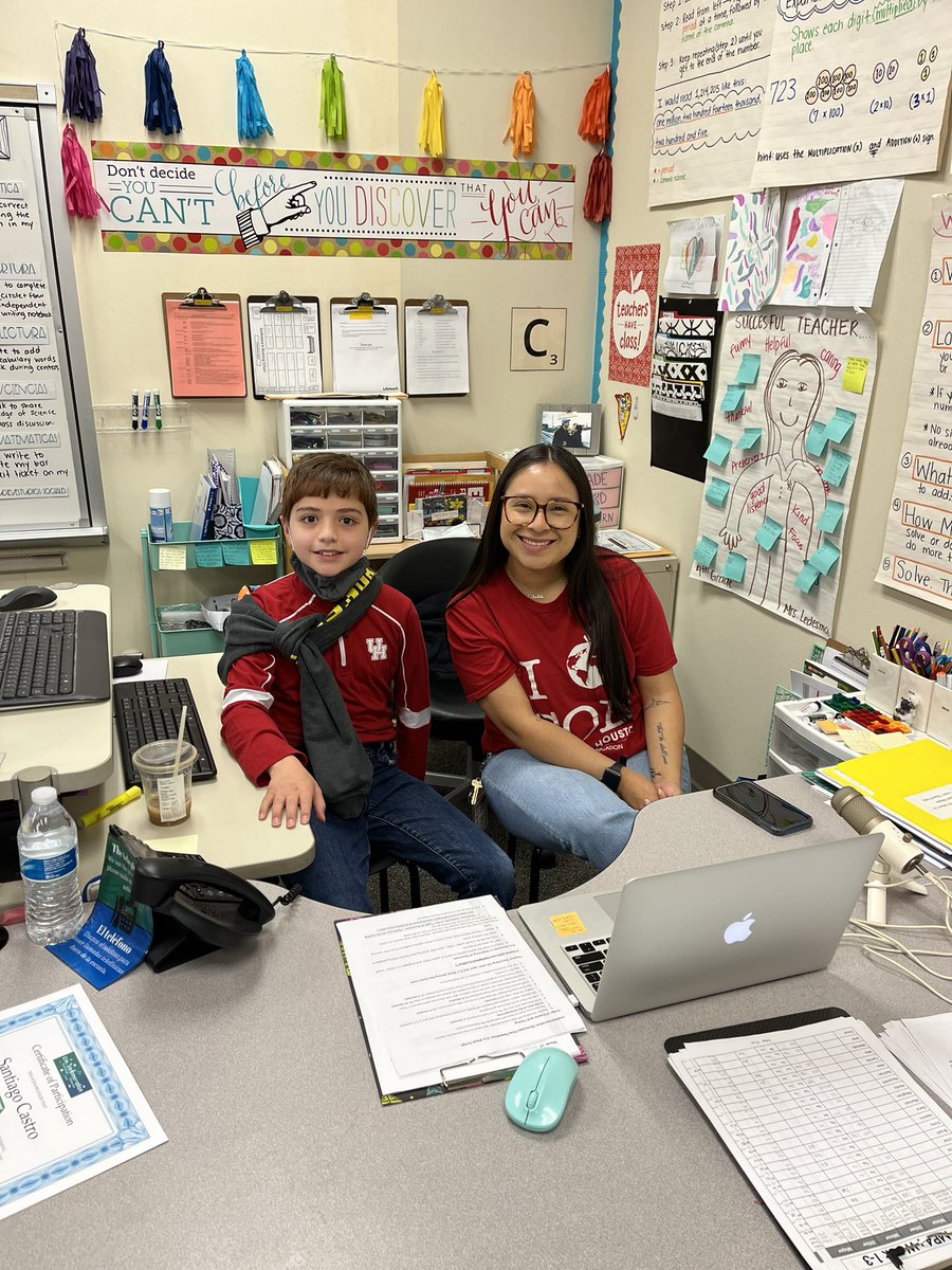 hearnehusky's tweet photo. Wow what a wonderful day filled with technology innovation and innovators. The Alief technology showcase provided opportunities for the whole Alief community to participate. Learning could not be contained in four simple walls. It exploded out into the world. #creAteInnovation22 https://t.co/CrxIHUORQM
