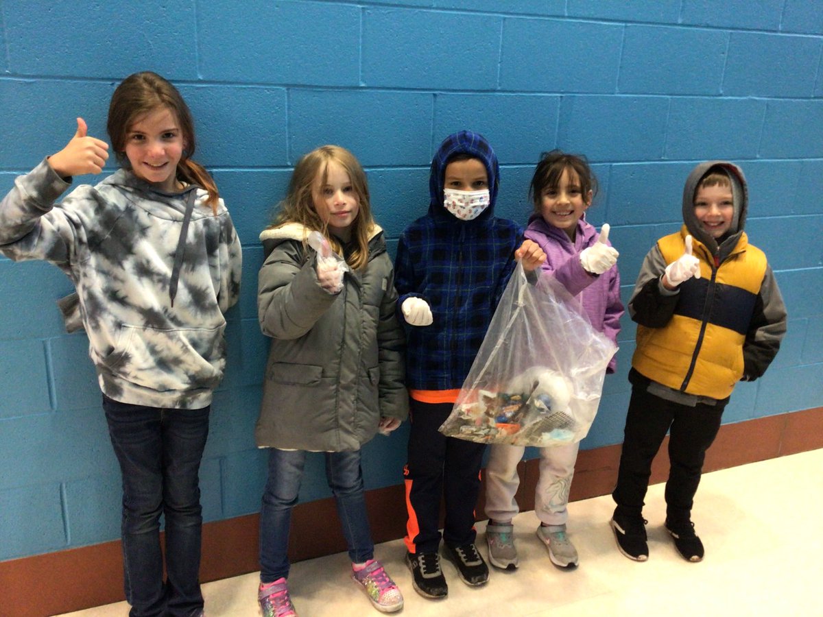 missdavidson512's tweet photo. Inspired by and proud of this group of kids who voluntarily spent their recess picking up litter. “Can you get us more trash bags for Monday?” 🥹 ⁦@Nieman512⁩ https://t.co/YfGU2LhYII
