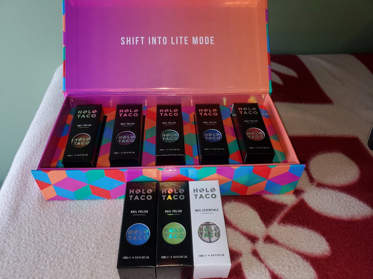 QueenBoberta's tweet image. Got my @holotaco today.  Despite the best efforts of @UPS, my Collection Box was unscathed.  The shipping box was soaked and crushed and the little black box was wet.  Great Job,@nailogical and the HoloTaco team!  @UPS, what the heck?!?  #HoloTaco #paintwithsimply
#UPSfail