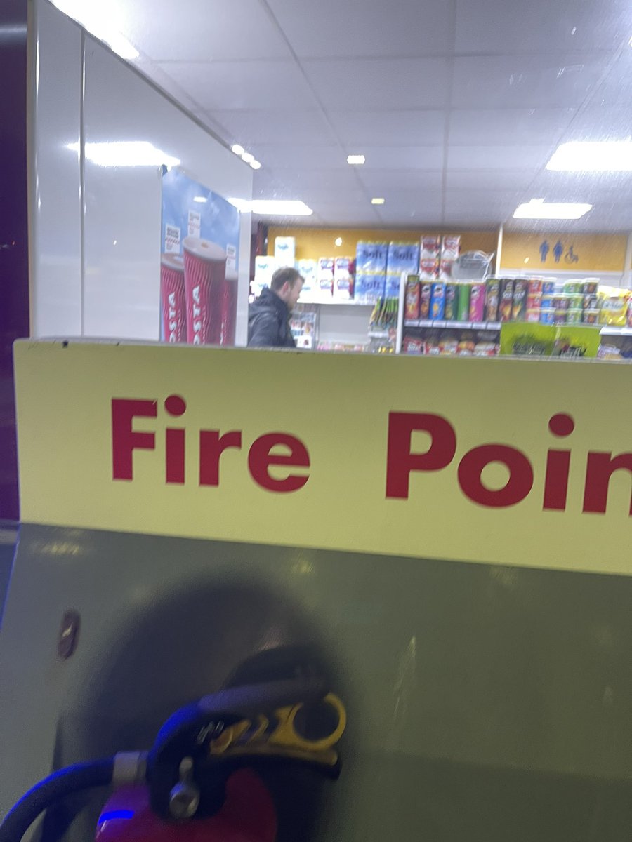 MaxWalk98622802's tweet photo. @ShellStationsUK what’s this about? Supposed to be open 24 hours but the guy has closed it and has 2 of his  friends not wearing a uniform wandering around the store with him doing nothing https://t.co/W7VO64lfUu