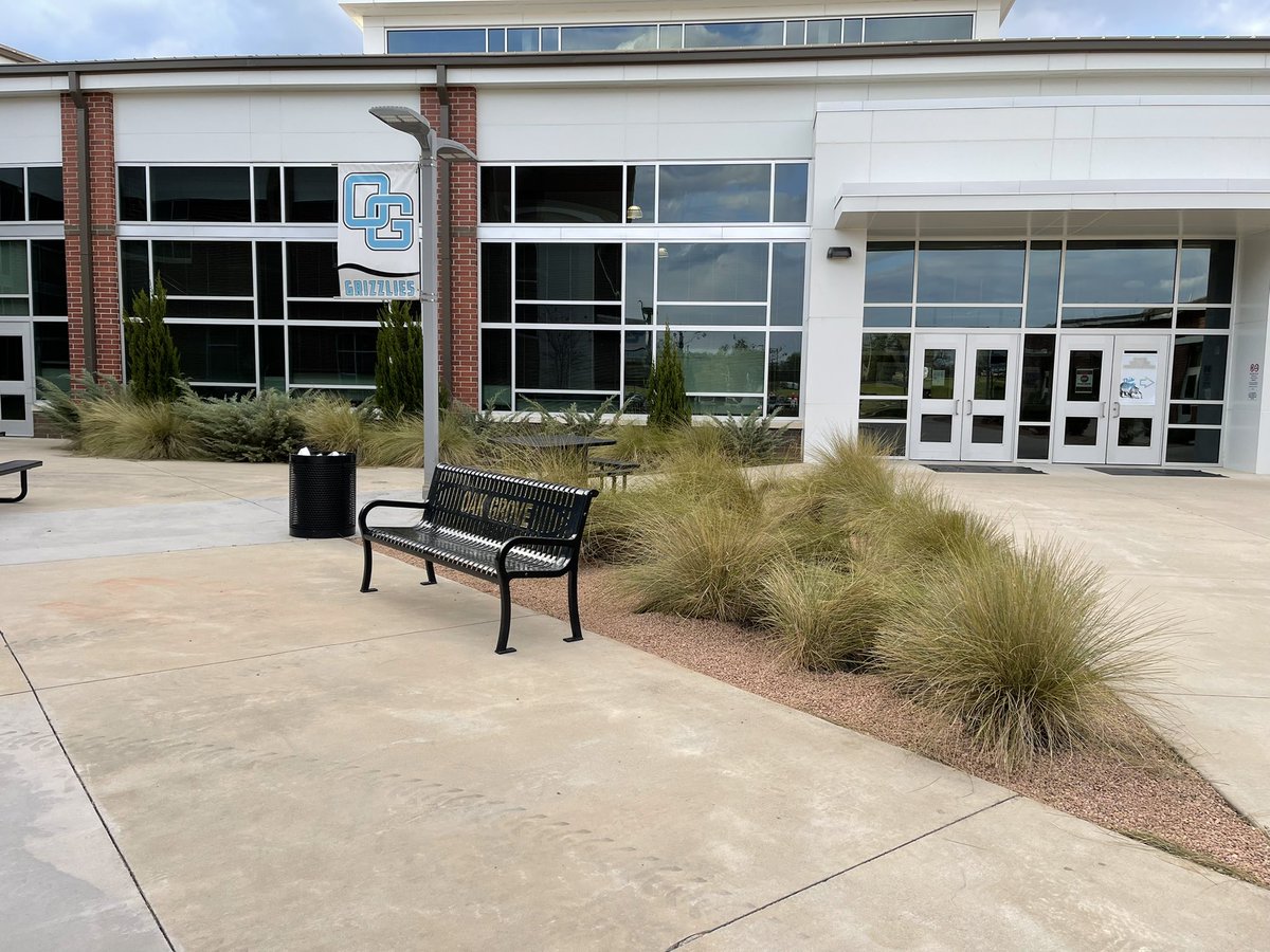 OGHSRoundabout's tweet photo. The OGHS courtyard looks AMAZING! Super proud of the hard work of Holly Sink and Sarah Bridges and all their Ag Science students who worked hard to beautify our campus. https://t.co/YCNLjLJo9C