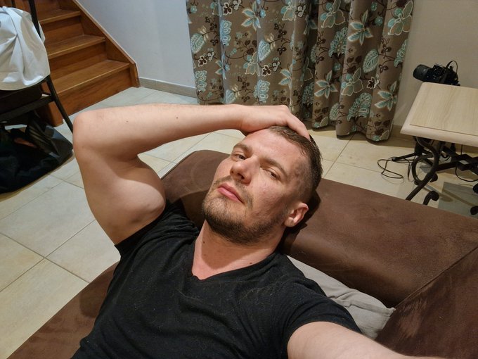 Bonne nuit twitter  Demain je publierais du nouveau contenue sur mon onlyfan   https://t.co/49xFcm29TS